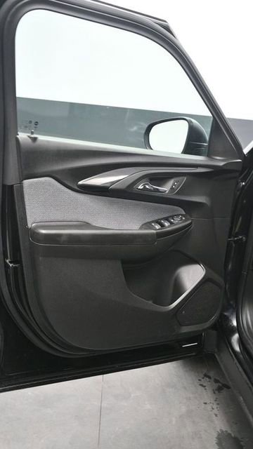 Used 2023 Chevrolet TrailBlazer LS FWD image 21