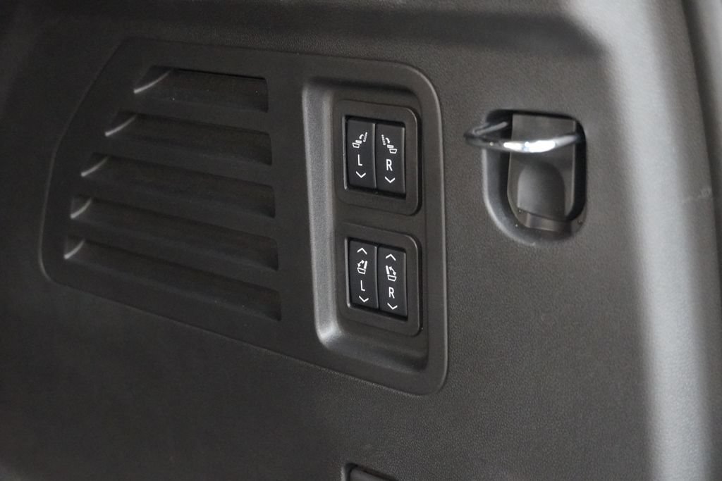 Used 2025 Chevrolet Traverse RS w/ LPO, Floor Liner Package AWD/4WD image 12