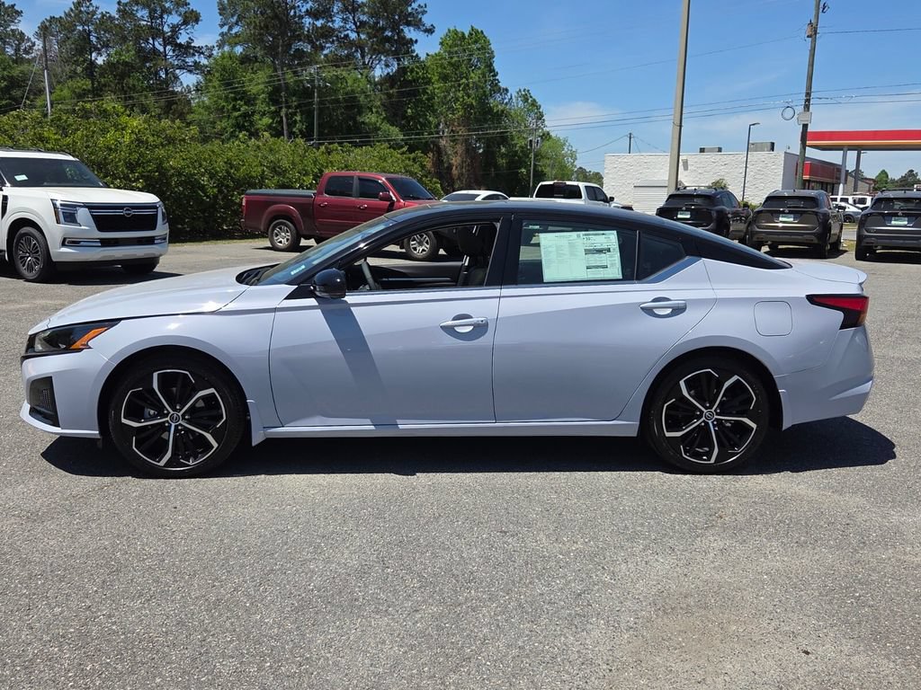New 2026 Nissan Altima 2.5 SR w/ SR Premium Package FWD image 2