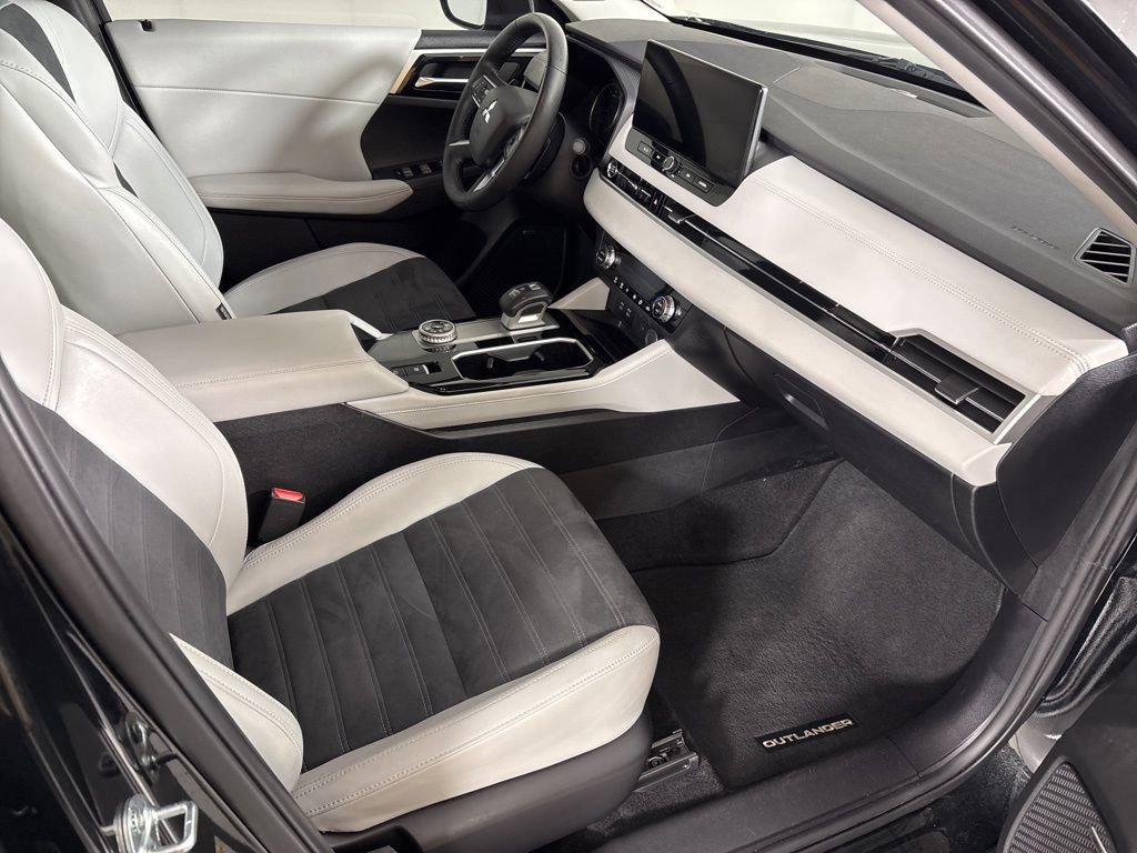 Used 2025 Mitsubishi Outlander SE AWD/4WD image 16