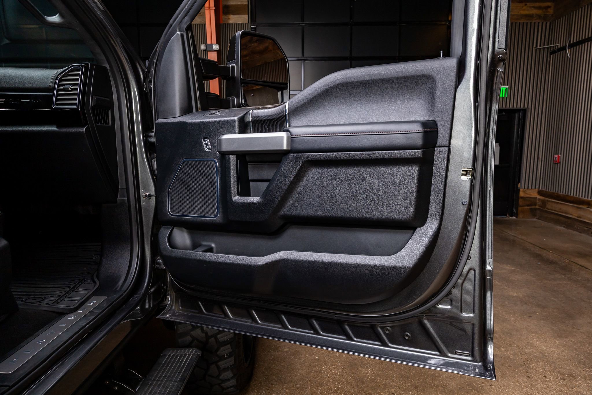 Used 2019 Ford F450 Platinum w/ Platinum Ultimate Package image 35