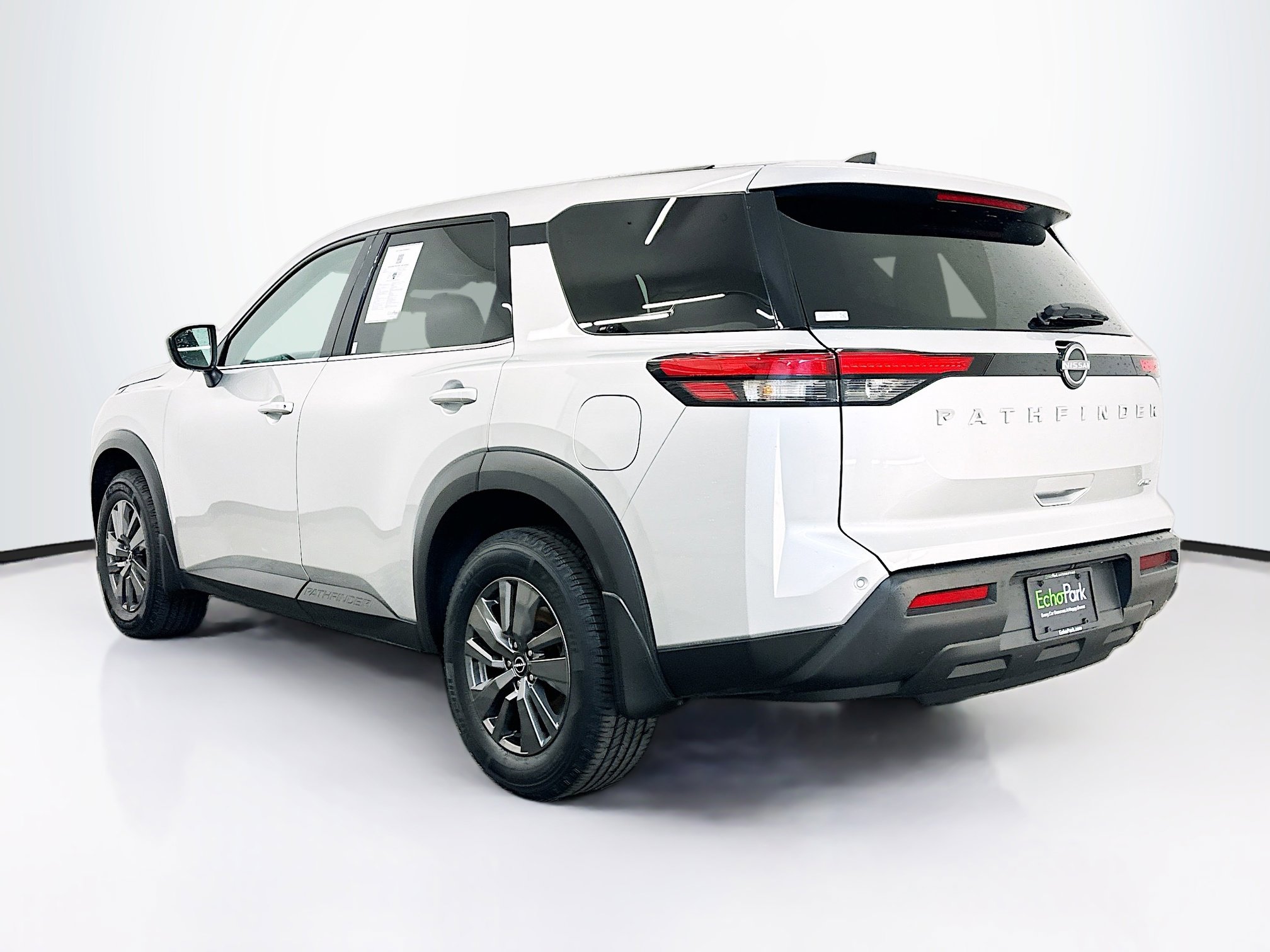 Used 2024 Nissan Pathfinder S image 5