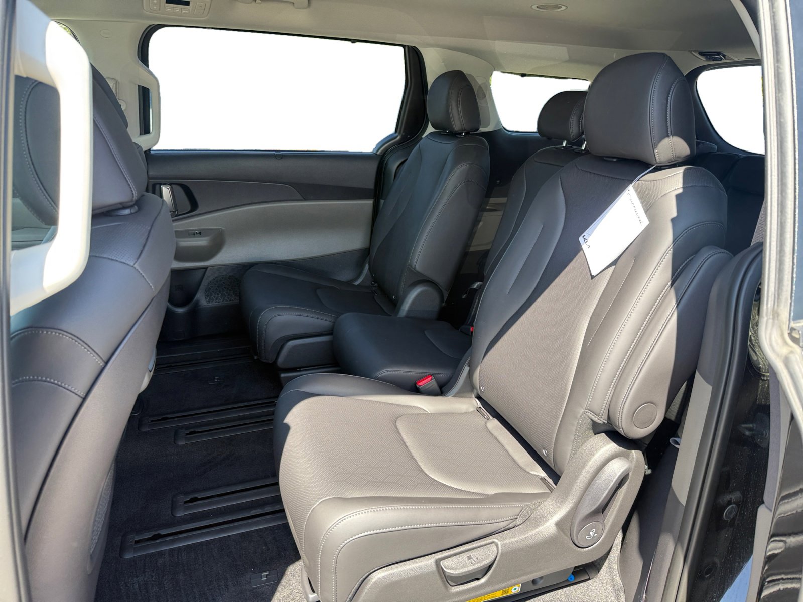 New 2026 Kia Carnival EX FWD image 16