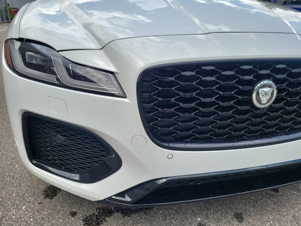 Used 2024 Jaguar XF R-Dynamic SE AWD/4WD image 24