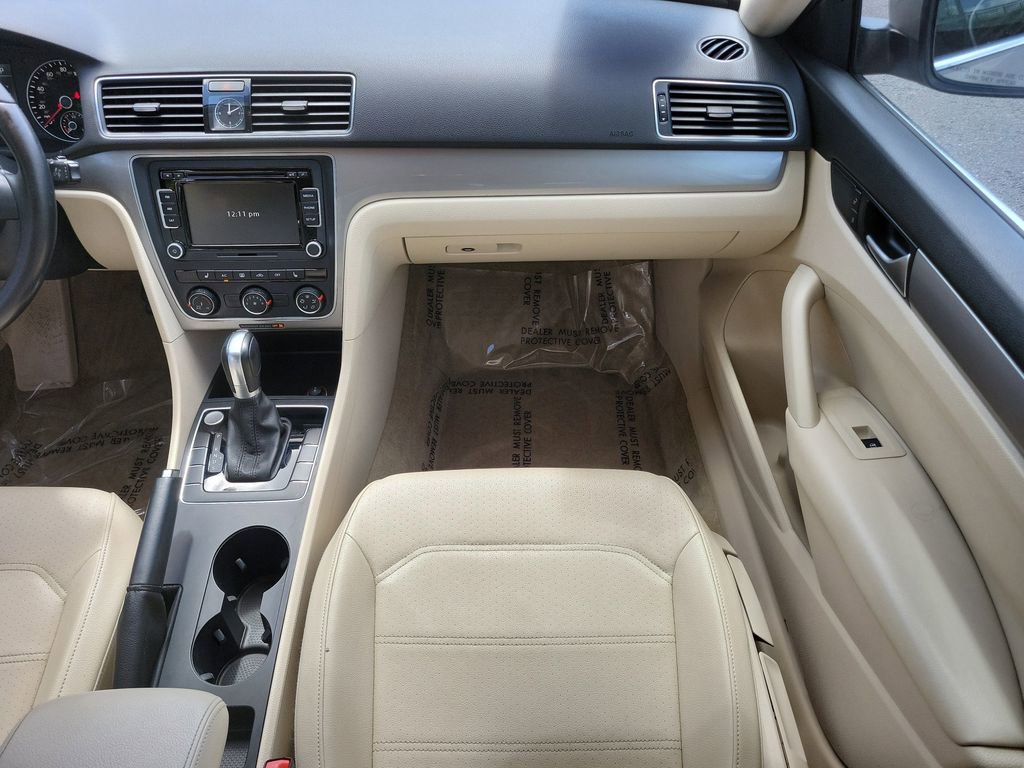 Used 2015 Volkswagen Passat 1.8T Limited Edition image 14