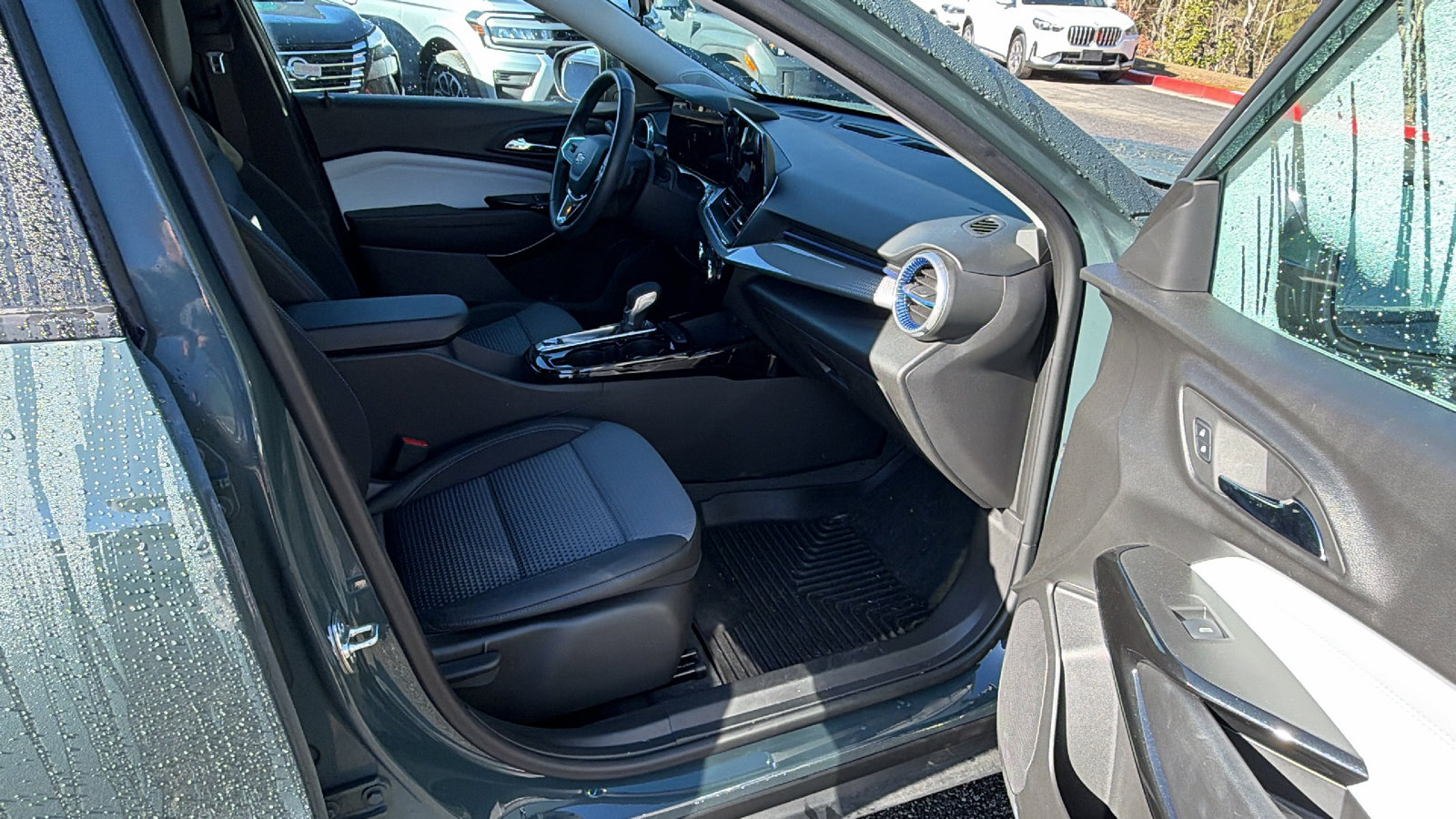 Used 2025 Chevrolet Trax LT w/ Driver Confidence Package image 19