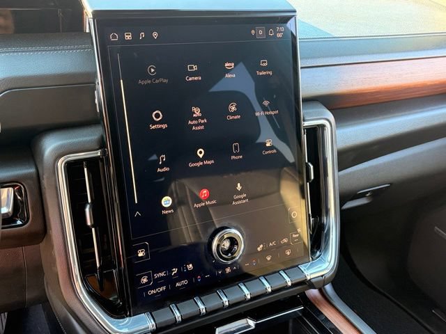Used 2025 GMC Yukon XL Denali RWD image 21
