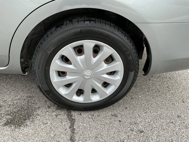 Used 2012 Nissan Versa SV image 10