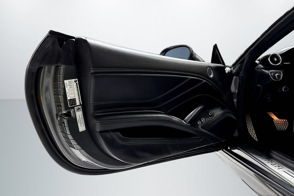 Used 2015 Ferrari California T RWD image 17
