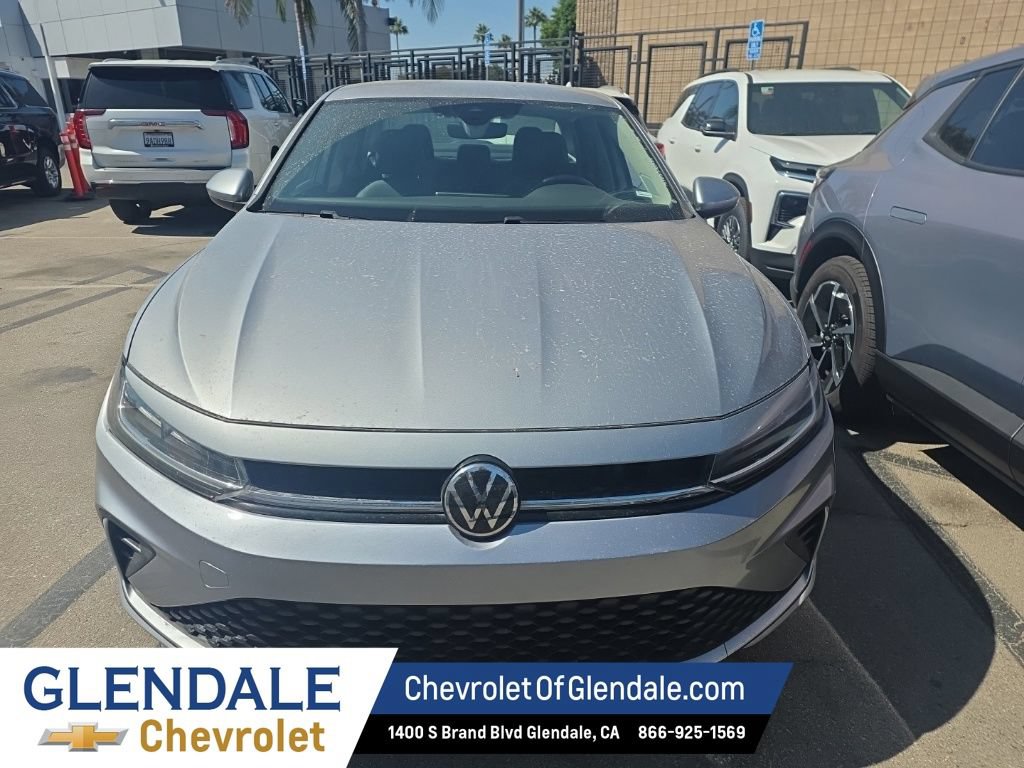 Used 2025 Volkswagen Jetta SE FWD image 8