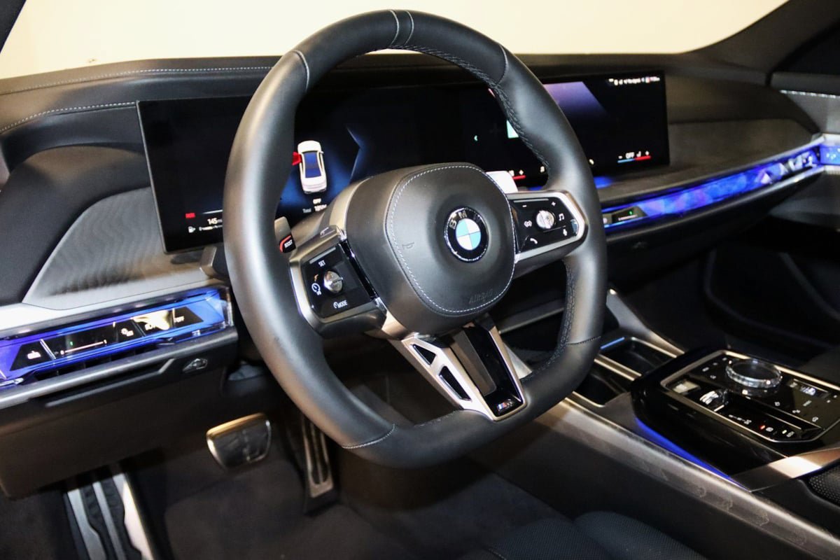 Used 2023 BMW 760i xDrive AWD/4WD image 24