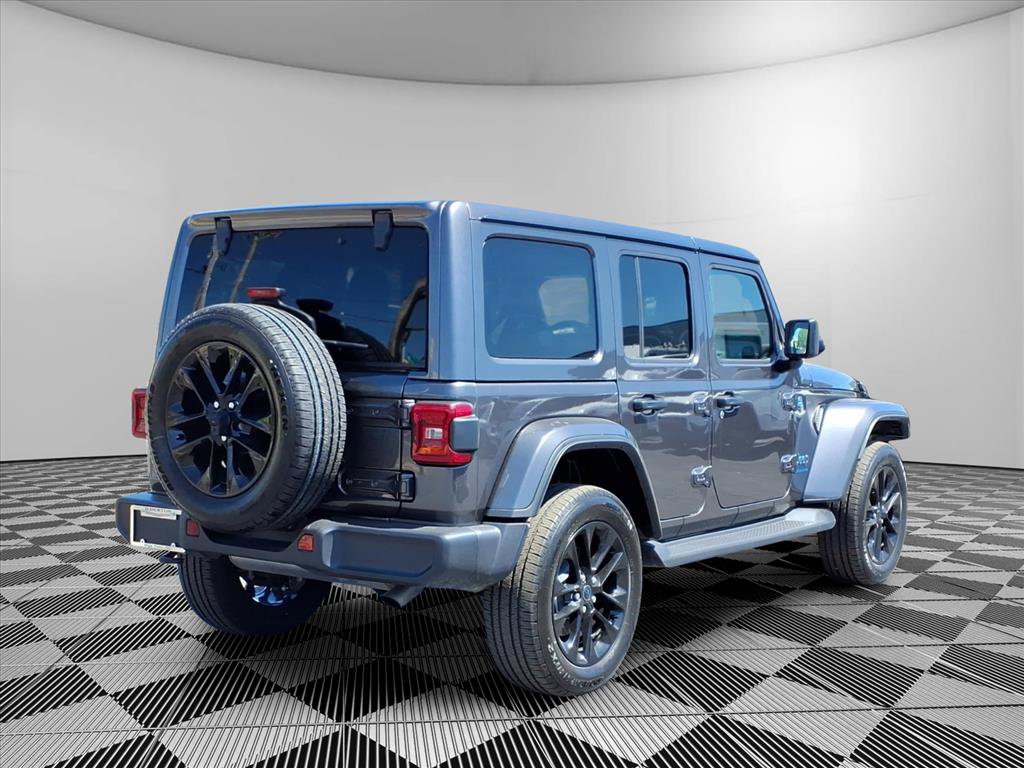 Used 2025 Jeep Wrangler Sahara image 5