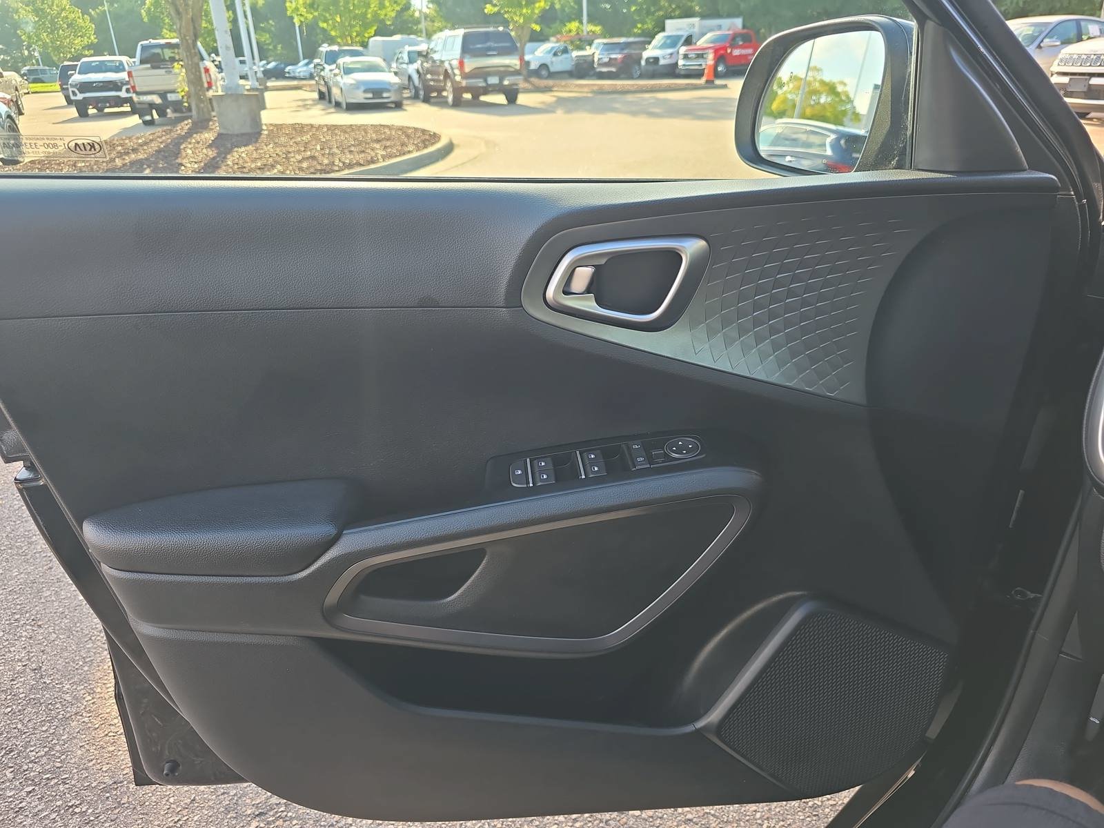 Used 2020 Kia Soul S FWD image 26