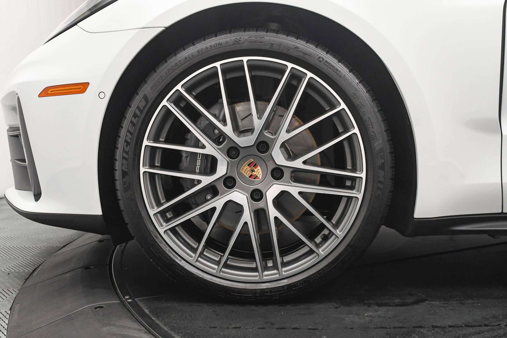 Used 2025 Porsche Panamera 4 image 32