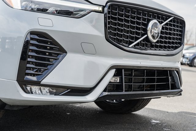 Used 2024 Volvo XC60 B5 Plus image 15