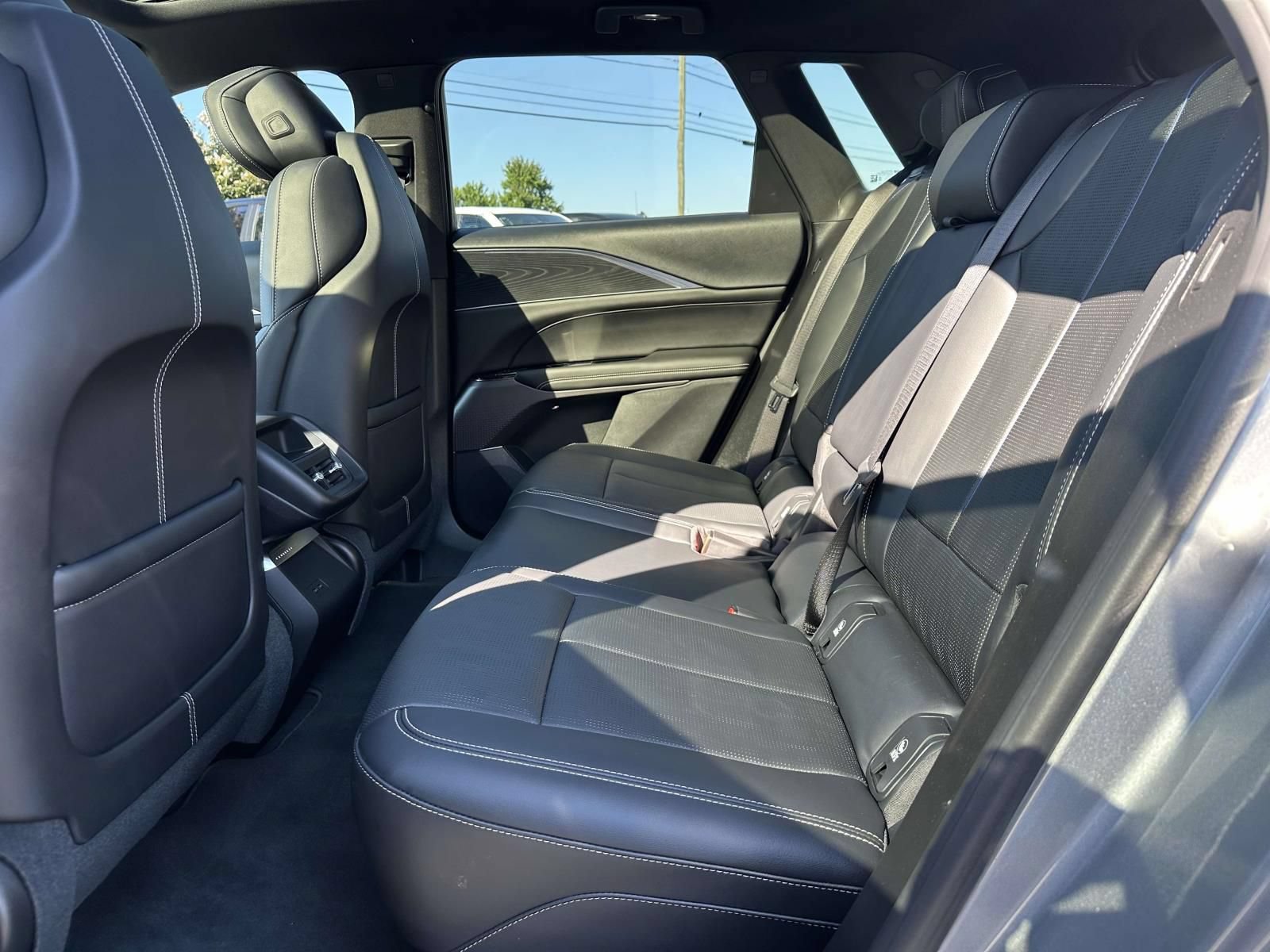 Used 2024 Cadillac Lyriq Luxury AWD/4WD image 24