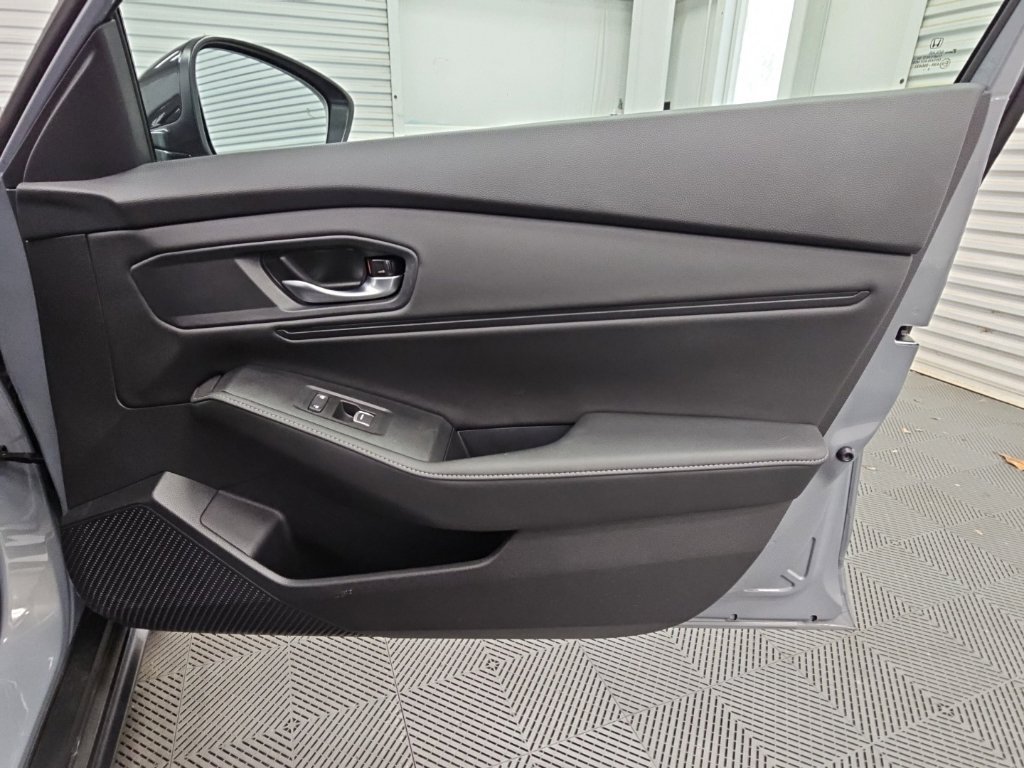 Used 2025 Honda Accord Sport image 40