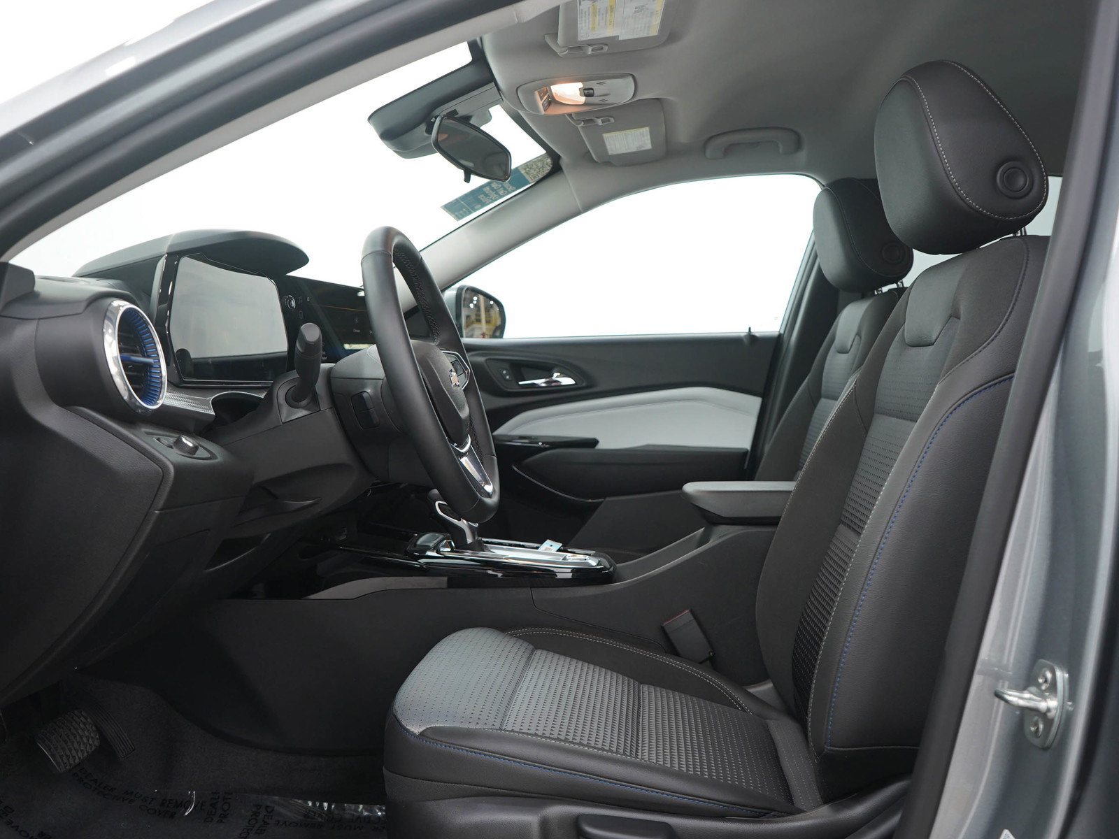 Used 2025 Chevrolet Trax LT w/ Driver Confidence Package FWD image 23