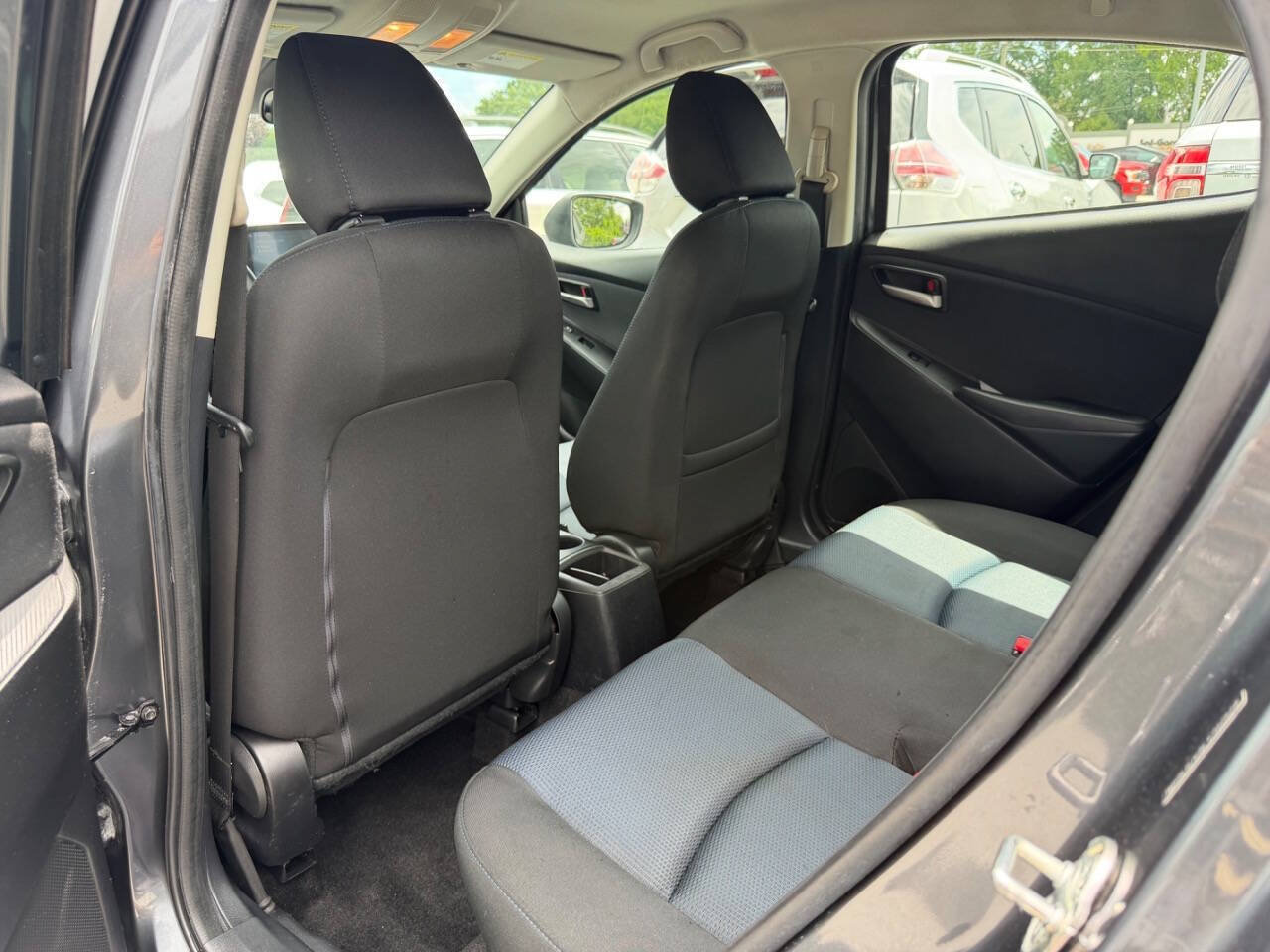 Used 2020 Toyota Yaris LE FWD image 9