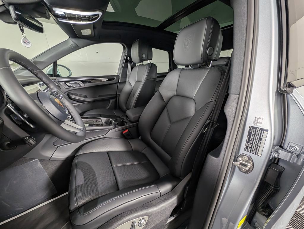 New 2026 Porsche Macan image 5