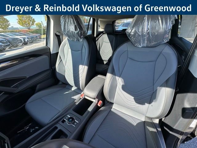 New 2025 Volkswagen Tiguan SE image 29