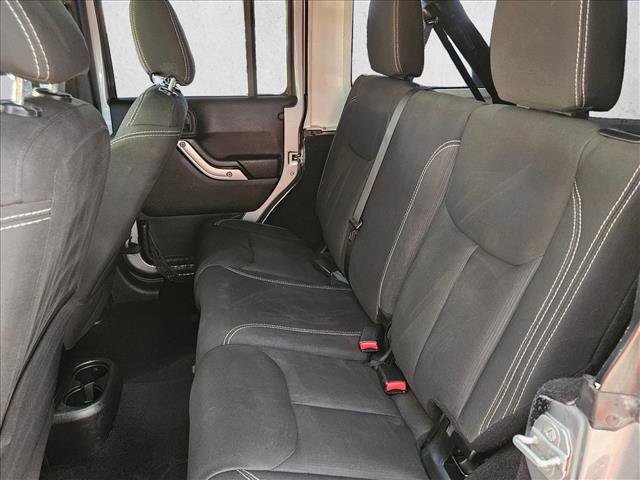 Used 2015 Jeep Wrangler Unlimited Sahara w/ Connectivity Group AWD/4WD image 18