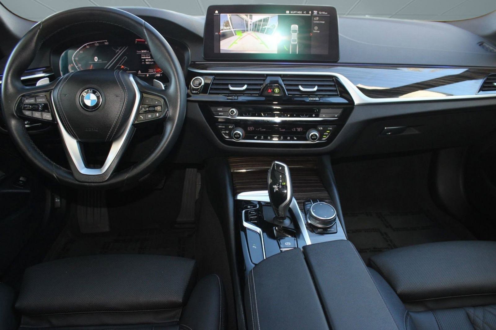 Used 2023 BMW 530i w/ Premium Package image 29