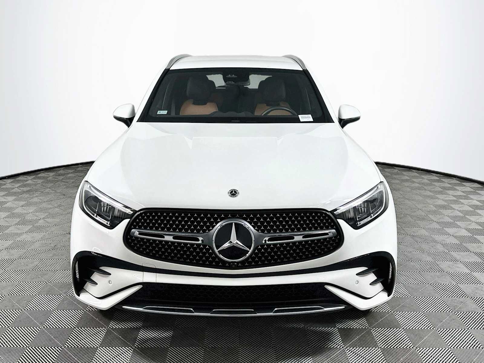 Used 2025 Mercedes-Benz GLC 300 image 2