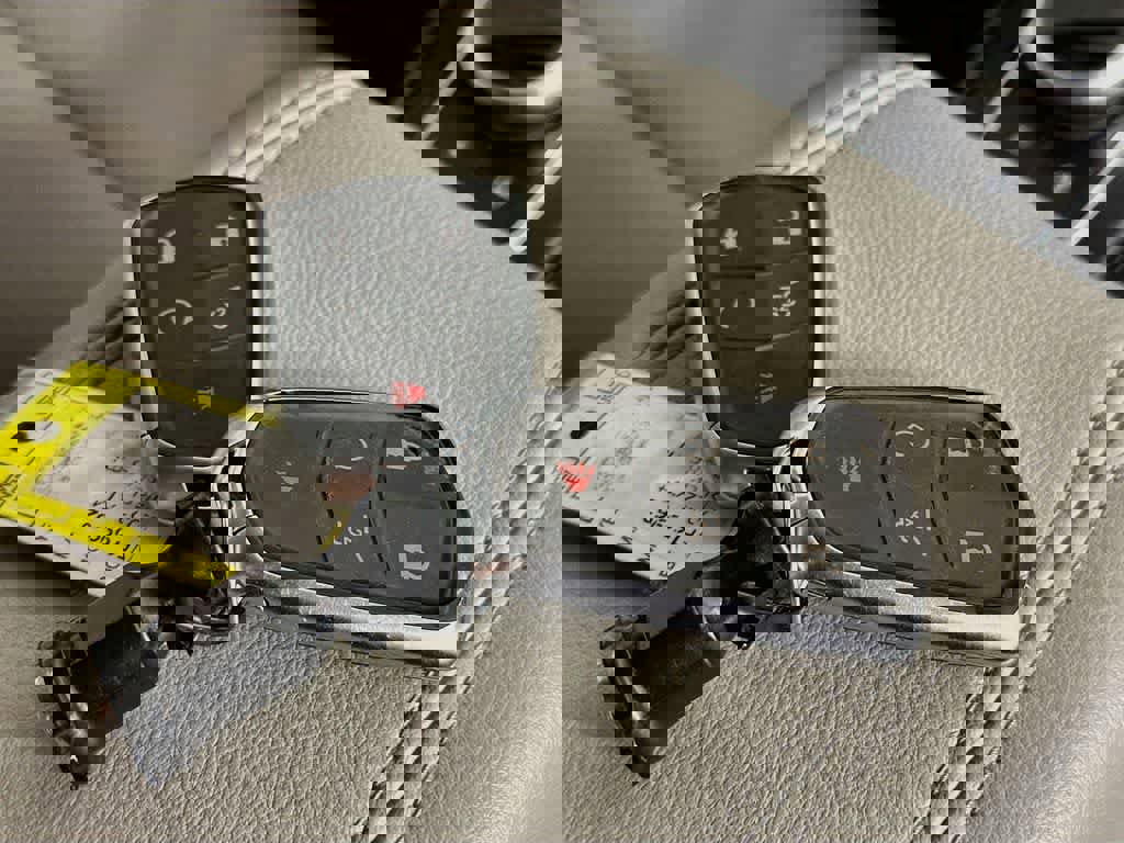 Used 2022 Cadillac XT4 Luxury w/ Cold Weather Package AWD/4WD image 22