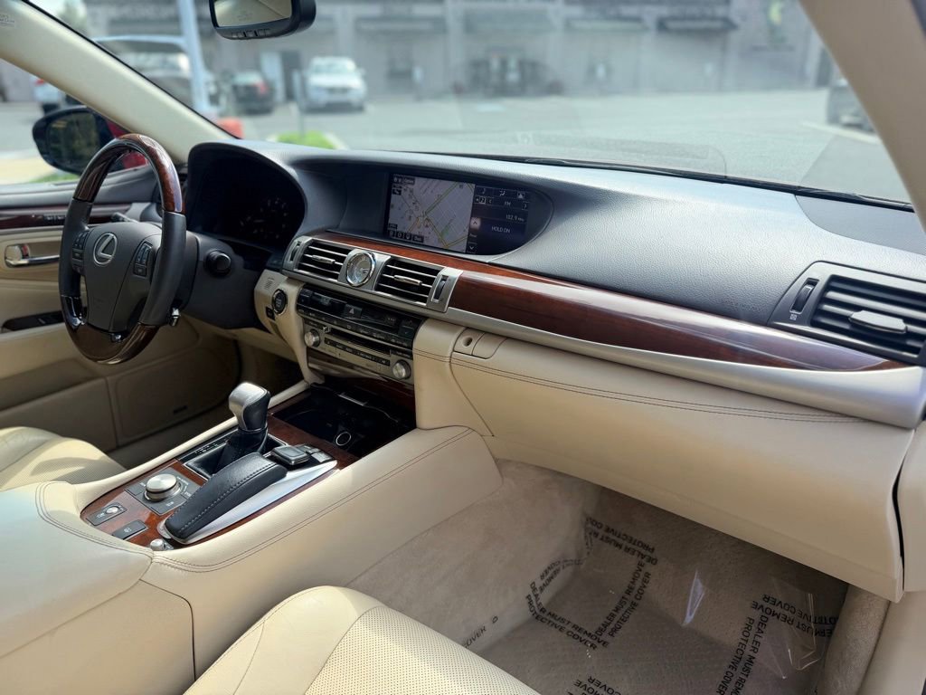 Used 2015 Lexus LS 460 w/ Comfort Package RWD image 16
