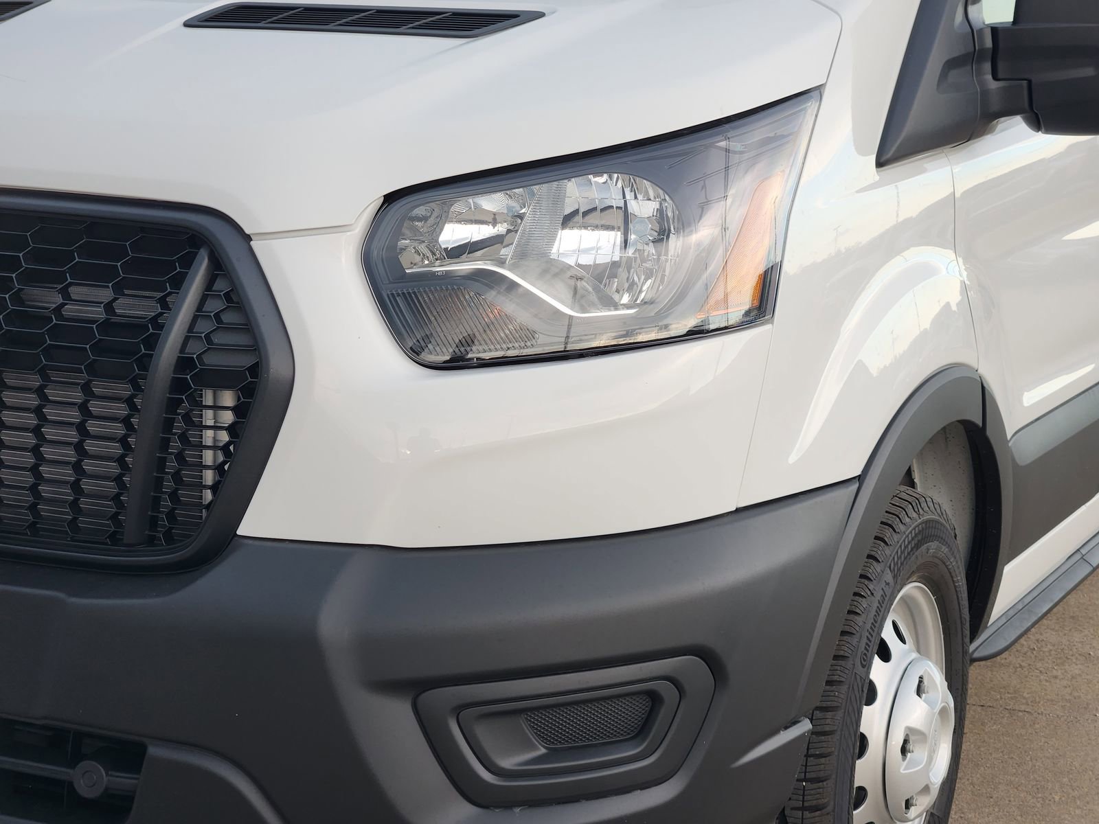 New 2025 Ford Transit 250 148 Medium Roof Extended AWD w/ Load Area Protection Package image 7