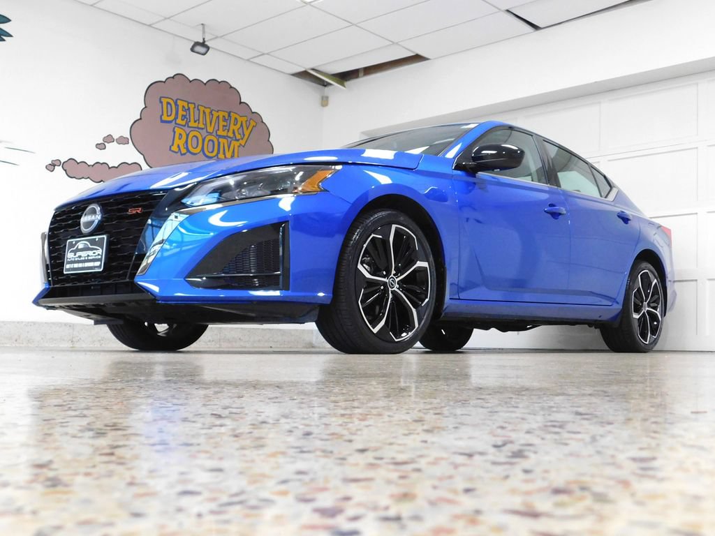 Used 2025 Nissan Altima 2.5 SR AWD/4WD image 9