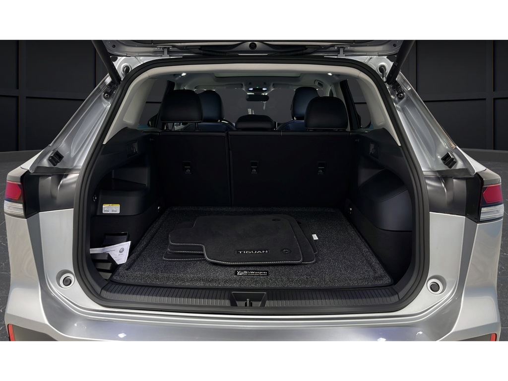 Used 2025 Volkswagen Tiguan SE w/ Panoramic Sunroof Package AWD/4WD image 25