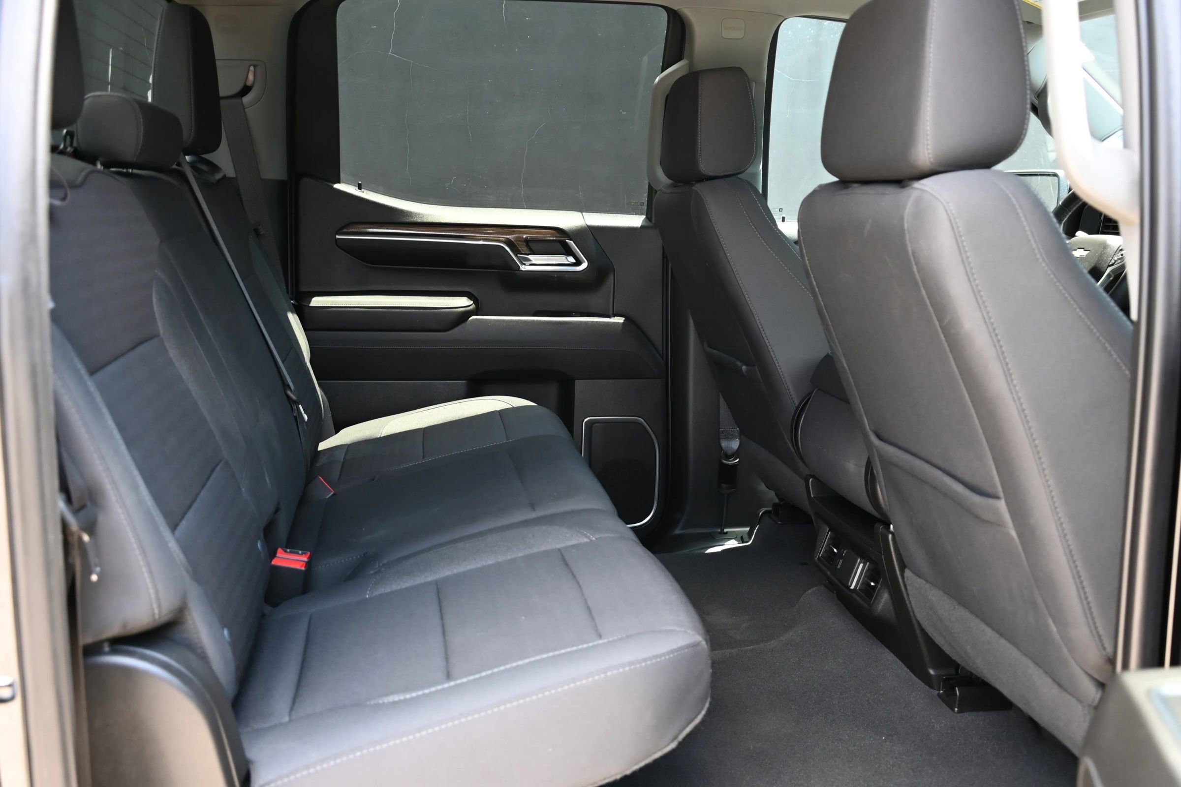 Used 2023 Chevrolet Silverado 1500 LT AWD/4WD image 14