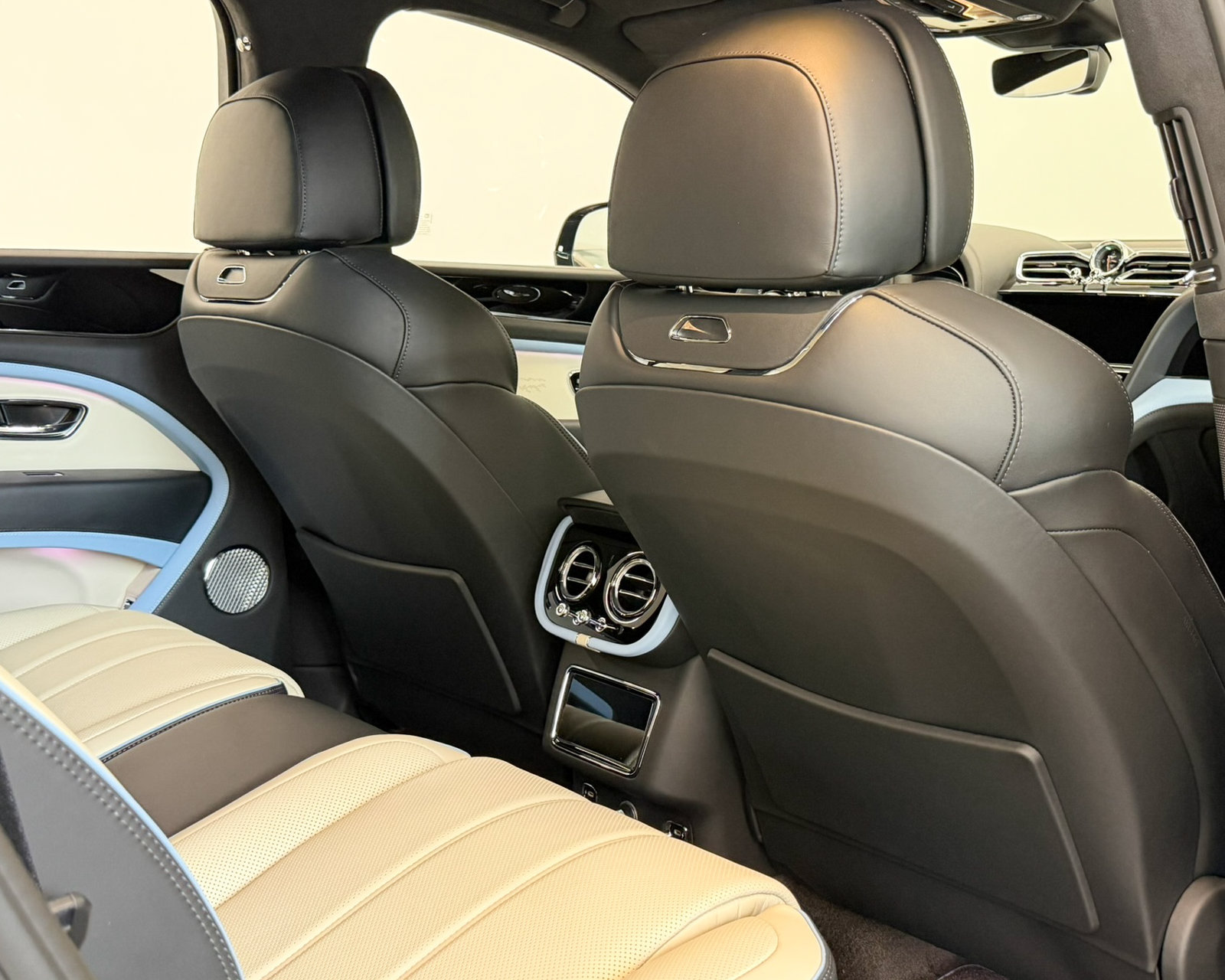 New 2027 Bentley Bentayga AWD/4WD image 43