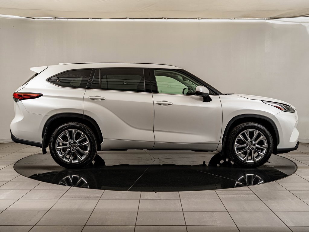 Used 2021 Toyota Highlander Limited image 11