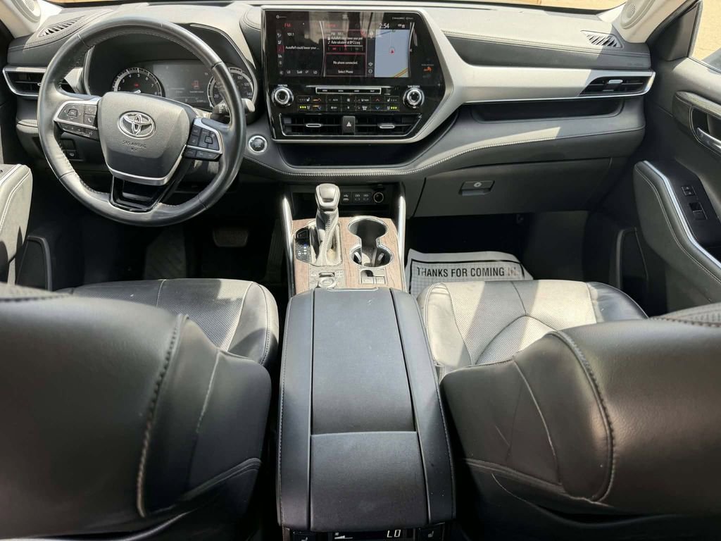 Used 2022 Toyota Highlander Platinum AWD/4WD image 10