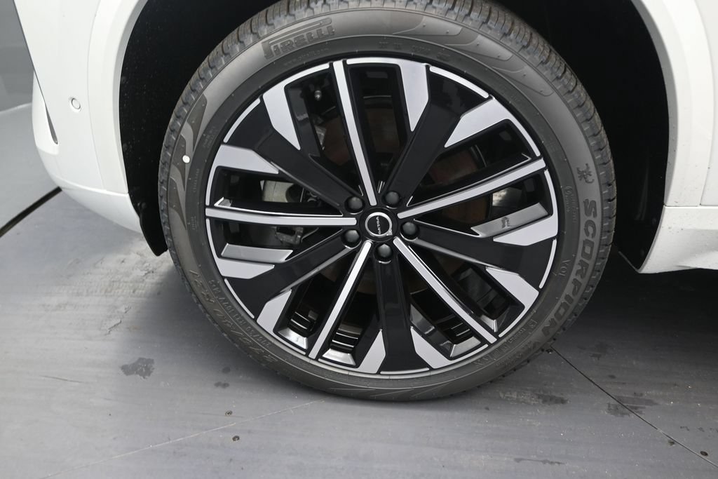 New 2026 Volvo XC90 T8 Plus w/ Protection Package Premier AWD/4WD image 9