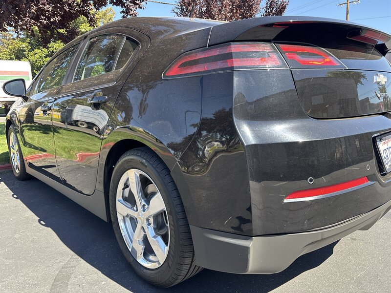 Used 2011 Chevrolet Volt Premium w/ Premium Trim Package FWD image 8