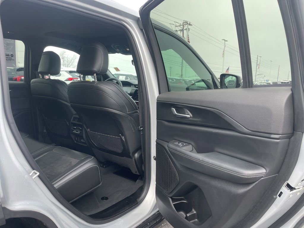 Used 2024 Jeep Grand Cherokee Altitude image 37