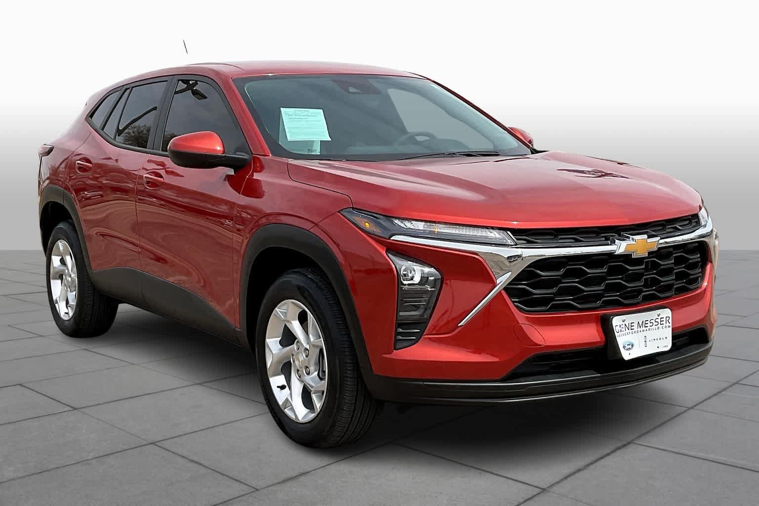Used 2024 Chevrolet Trax LS w/ LS Convenience Package FWD image 3