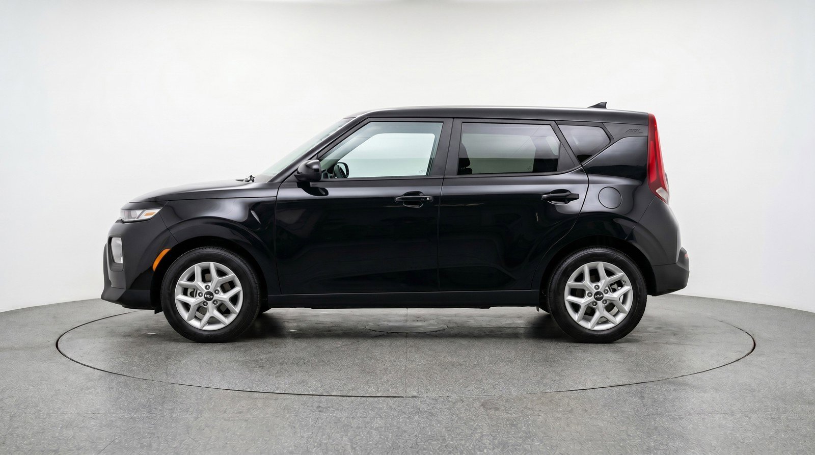 Used 2025 Kia Soul LX w/ LX Technology Package FWD image 5