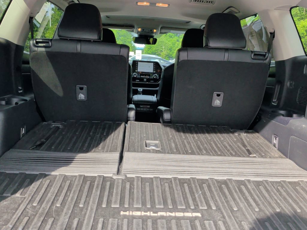 Used 2021 Toyota Highlander XLE FWD image 24