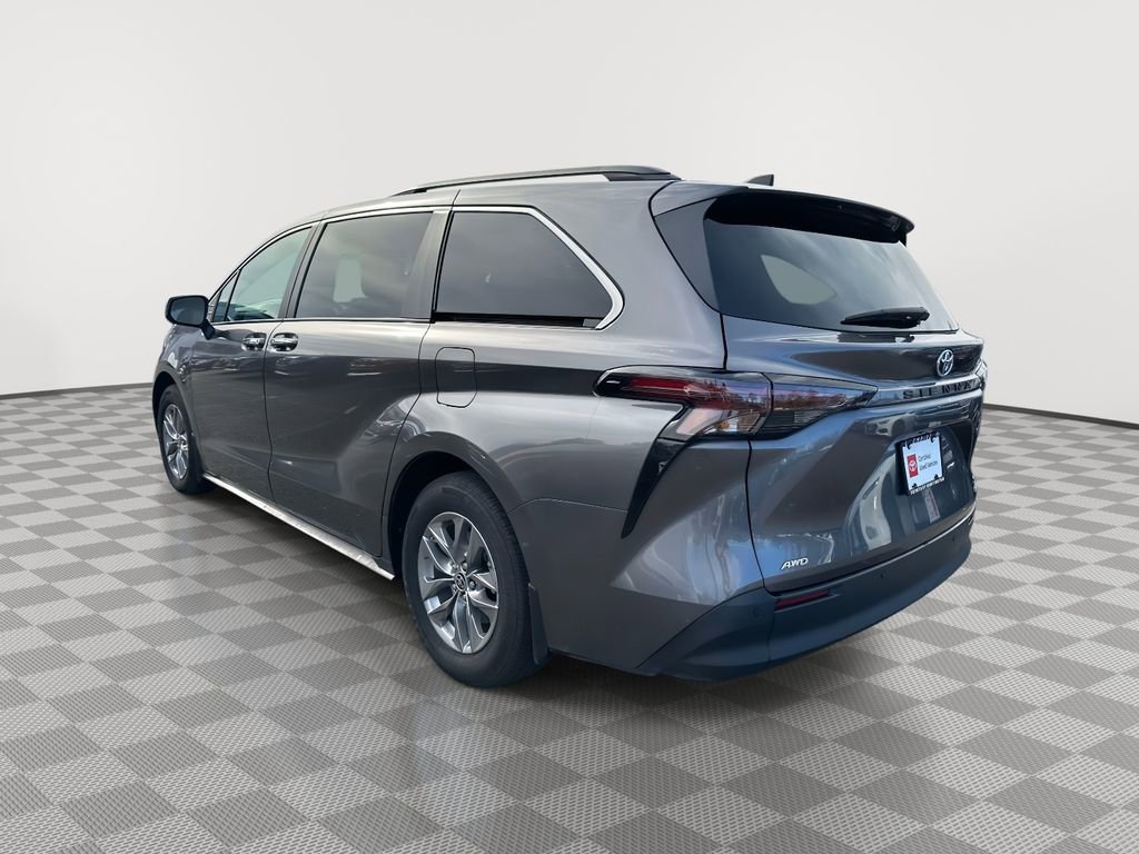 Used 2023 Toyota Sienna XLE image 5