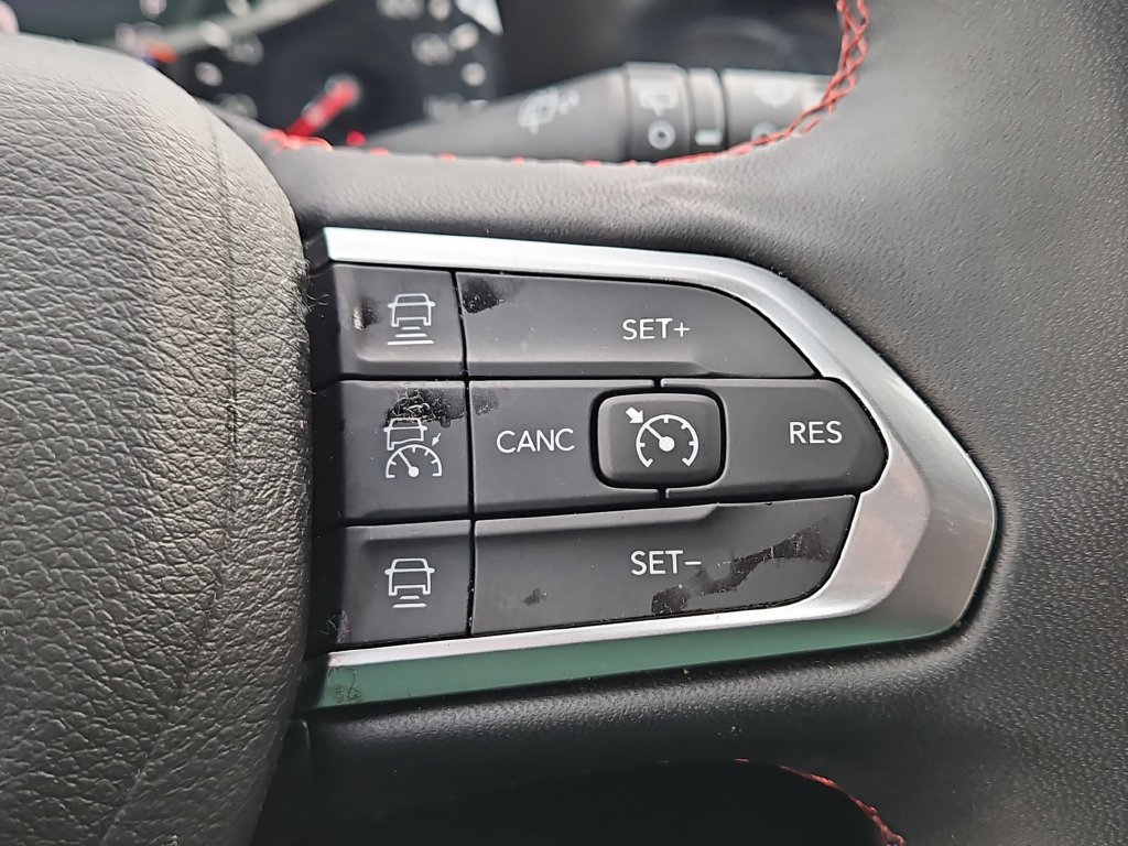 Used 2025 Jeep Compass Trailhawk AWD/4WD image 19