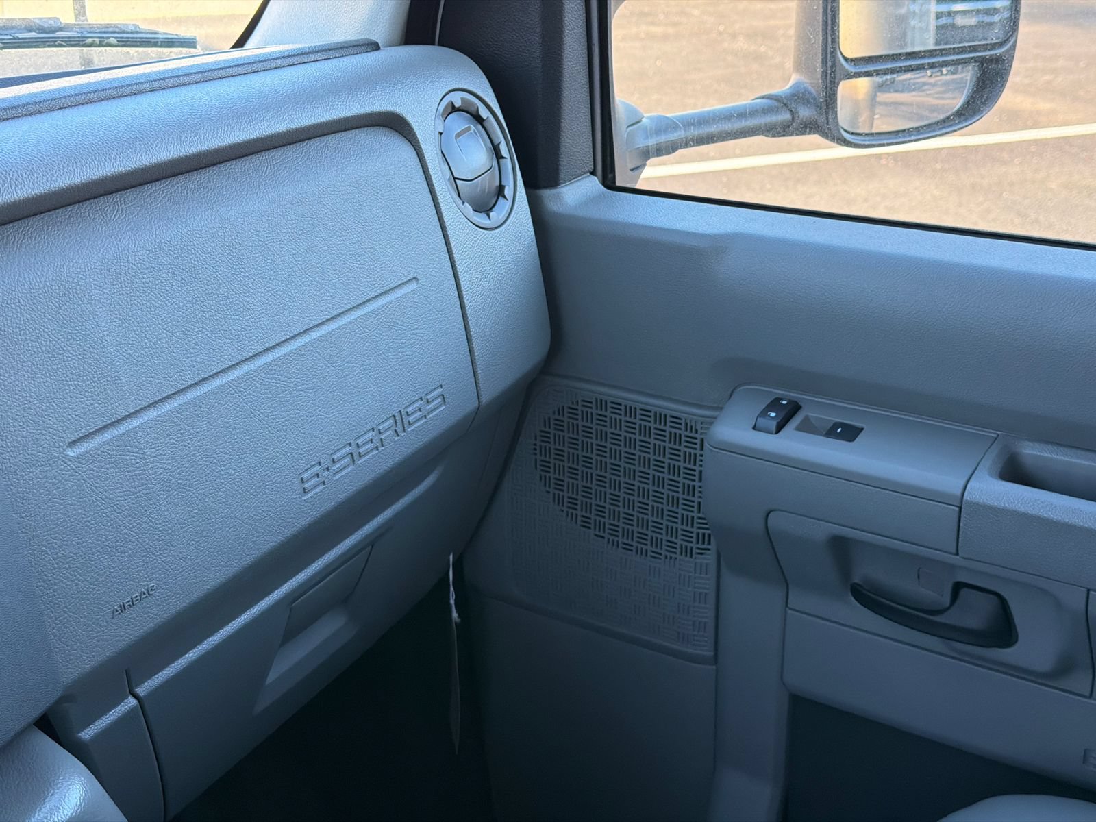 New 2026 Ford E-450 and Econoline 450 Super Duty w/ Driver's Safety Package RWD image 25