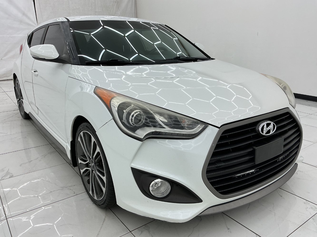 Used 2016 Hyundai Veloster Turbo FWD image 3