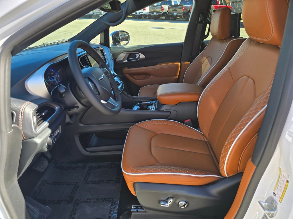 New 2026 Chrysler Pacifica Pinnacle image 4