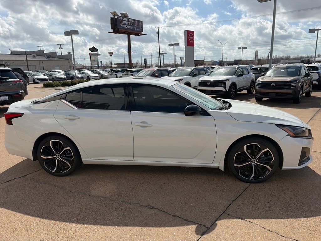 Certified 2023 Nissan Altima 2.5 SR w/ SR Premium Package image 5