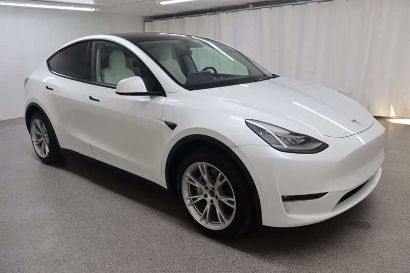 Used 2021 Tesla Model Y Long Range AWD/4WD image 1